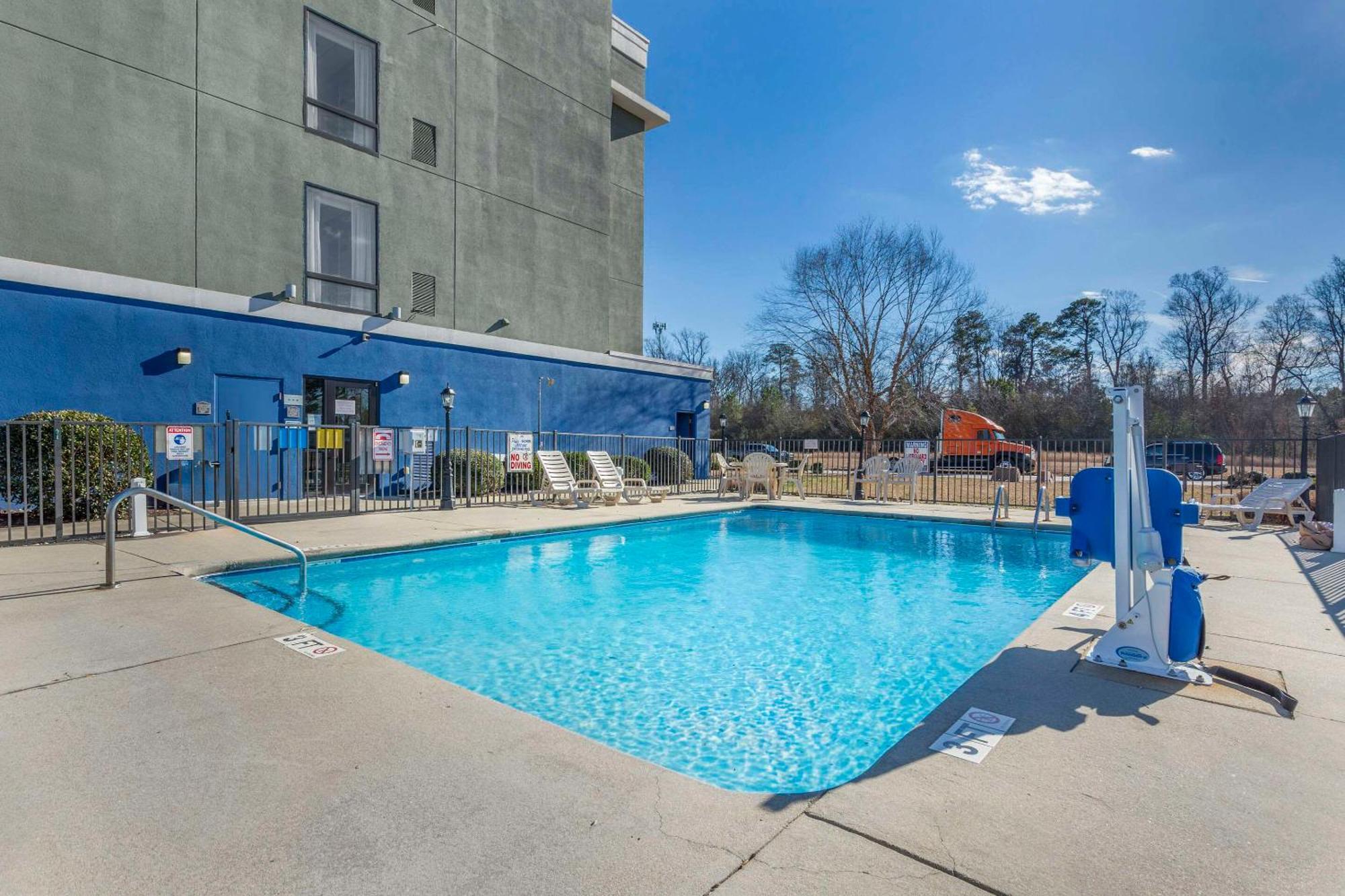 Comfort Suites Wilson - I - 95 Kültér fotó
